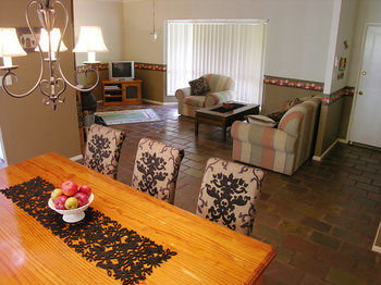 Apple Tree Cottage & Studio - Dalby Accommodation 12