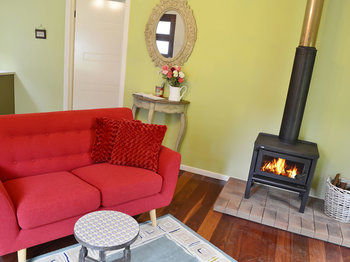 Apple Tree Cottage & Studio - Dalby Accommodation 14