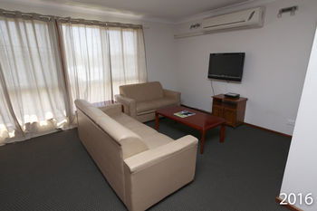 Central Serviced Apartments - Dalby Accommodation 13