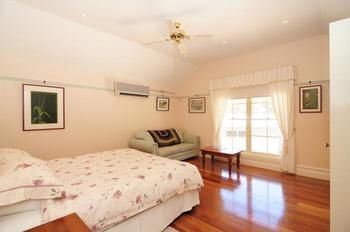 Sandholme Guesthouse - Dalby Accommodation 11