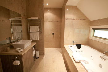 Wild Cattle Creek Estate - Dalby Accommodation 0