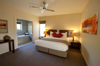 Wild Cattle Creek Estate - Dalby Accommodation 1