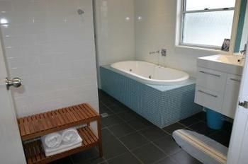 Culburra Beach House - Dalby Accommodation 2