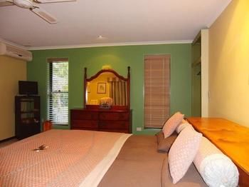 Noosa Edge Nudist Retreat - Dalby Accommodation 5