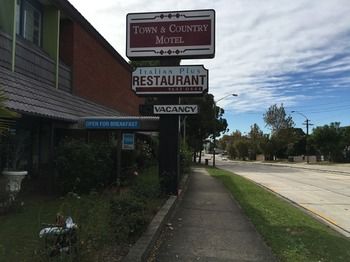 Town & Country Motel - Dalby Accommodation 24