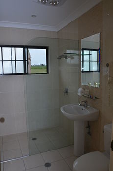 Broken View Estate - Dalby Accommodation 1