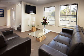 Charlestown Terrace - Dalby Accommodation 10