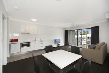Cooroy Luxury Motel Apartments Noosa - Dalby Accommodation 10