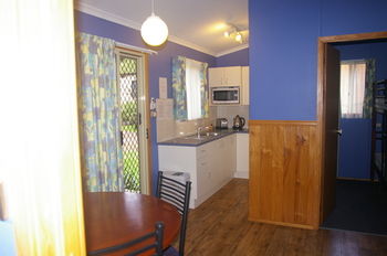 Jervis Bay Cabins - Dalby Accommodation 7