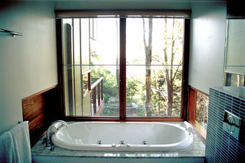 Montville Oceanview Cottages - Dalby Accommodation 3