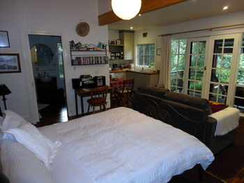 Stones Throw Cottage Bed & Breakfast - Dalby Accommodation 10
