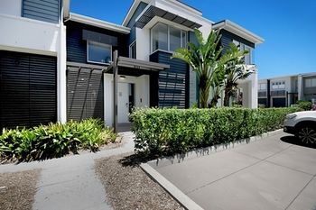 Magenta Studio Room - Dalby Accommodation 0