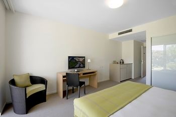 Magenta Studio Room - Dalby Accommodation 4