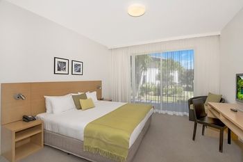 Magenta Studio Room - Dalby Accommodation 7