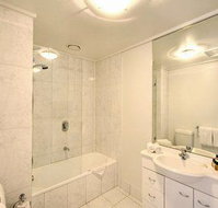 Melbourne Stays - City Point Suite - Dalby Accommodation