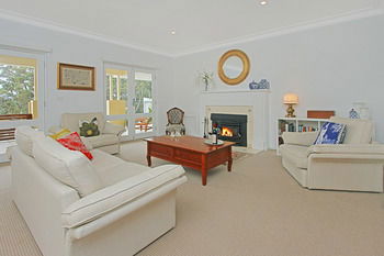 The Ridge Retreat At Mollymook - Dalby Accommodation 4