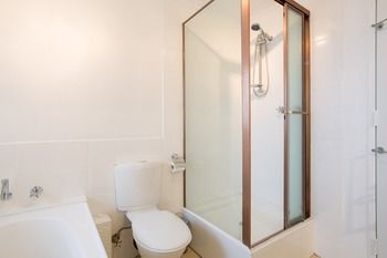 Queens Road Palace - Dalby Accommodation 0