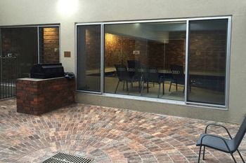 Queens Road Palace - Dalby Accommodation 9