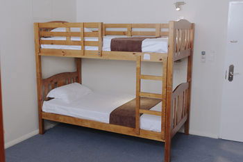 Mad Monkey Backpackers On Broadway - Adults Only - Dalby Accommodation 1