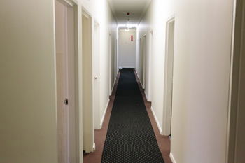 Mad Monkey Backpackers On Broadway - Adults Only - Dalby Accommodation 3