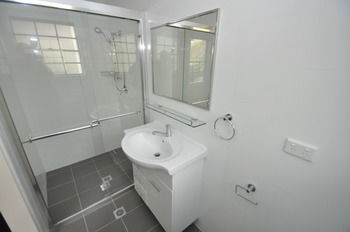 Balmain 2 Mont Furnished Apartment - Dalby Accommodation 2