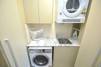 Cremorne 4 Win Furnished Apartment - Dalby Accommodation 3