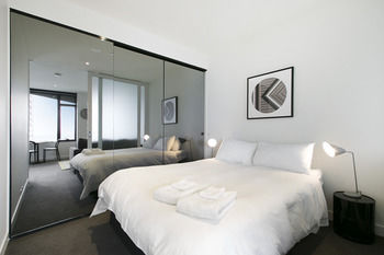 Melbourne Fully Self Contained Modern 1 Bed Apartment 4505A - Dalby Accommodation 2