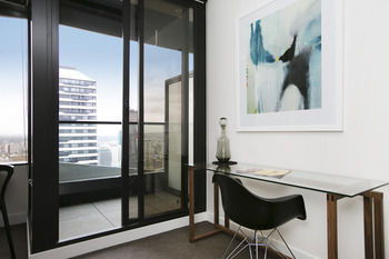Melbourne Fully Self Contained Modern 1 Bed Apartment 4505A - Dalby Accommodation 3