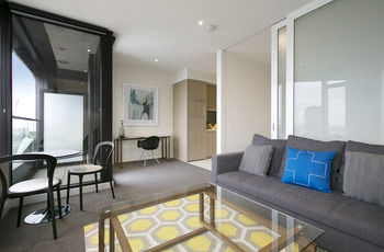 Melbourne Fully Self Contained Modern 1 Bed Apartment 4505A - Dalby Accommodation 4