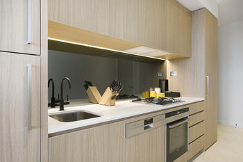 Melbourne Fully Self Contained Modern 1 Bed Apartment 4505A - Dalby Accommodation 5