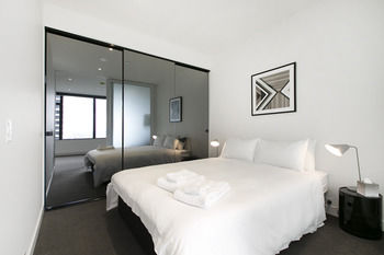 Melbourne Fully Self Contained 1 Bed Apartment 4007 Bek - Dalby Accommodation 2