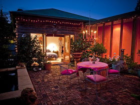 At Eleven, La Petite Maison - Dalby Accommodation 0