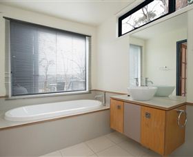 Tamar Ridge Apartments - Dalby Accommodation 1