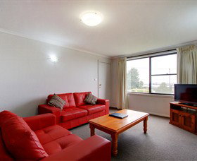 Tamar River Villas - Dalby Accommodation 3