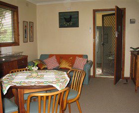 Lyrebird Cottage - Dalby Accommodation 1