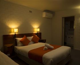 Batman Fawkner Inn - Dalby Accommodation 3