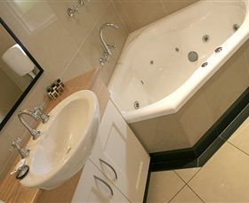 Graham Apartments - Dalby Accommodation 4