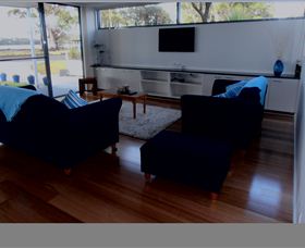 Tuckers Rocks Cottage - Dalby Accommodation 1