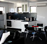 Rosie's Cottage and Town House - Dalby Accommodation