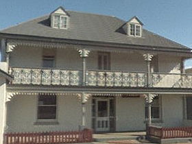 Gray's Hotel - Dalby Accommodation 0