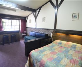 Olde Tudor Hotel - Dalby Accommodation 2