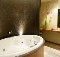 Hepburn Spa Pavilions - Saffron - Dalby Accommodation