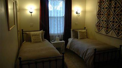 Heytesbury House B&B - Dalby Accommodation 3