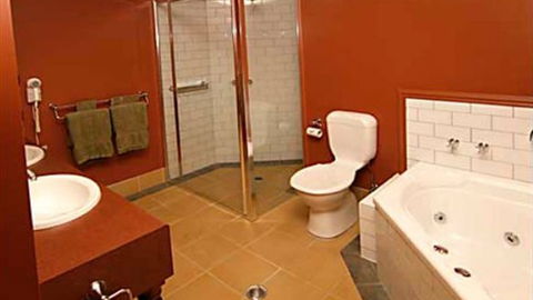 Grand Central Accommodation B&B Cobden - Dalby Accommodation 5