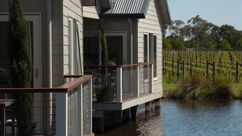 Lakeside Villas At Crittenden Estate - Dalby Accommodation 1