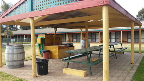 Barooga Country Inn Motel - Dalby Accommodation 6