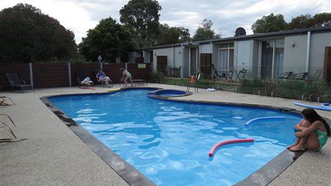 Riverside Ocean Grove - Dalby Accommodation 5