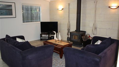 Hidden Treasure At Pirates Bay - Dalby Accommodation 3