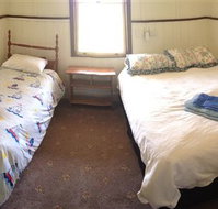 Twin Palms Cottage - Dalby Accommodation