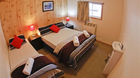 Sugarbush Lodge And Apartments - Dalby Accommodation 1